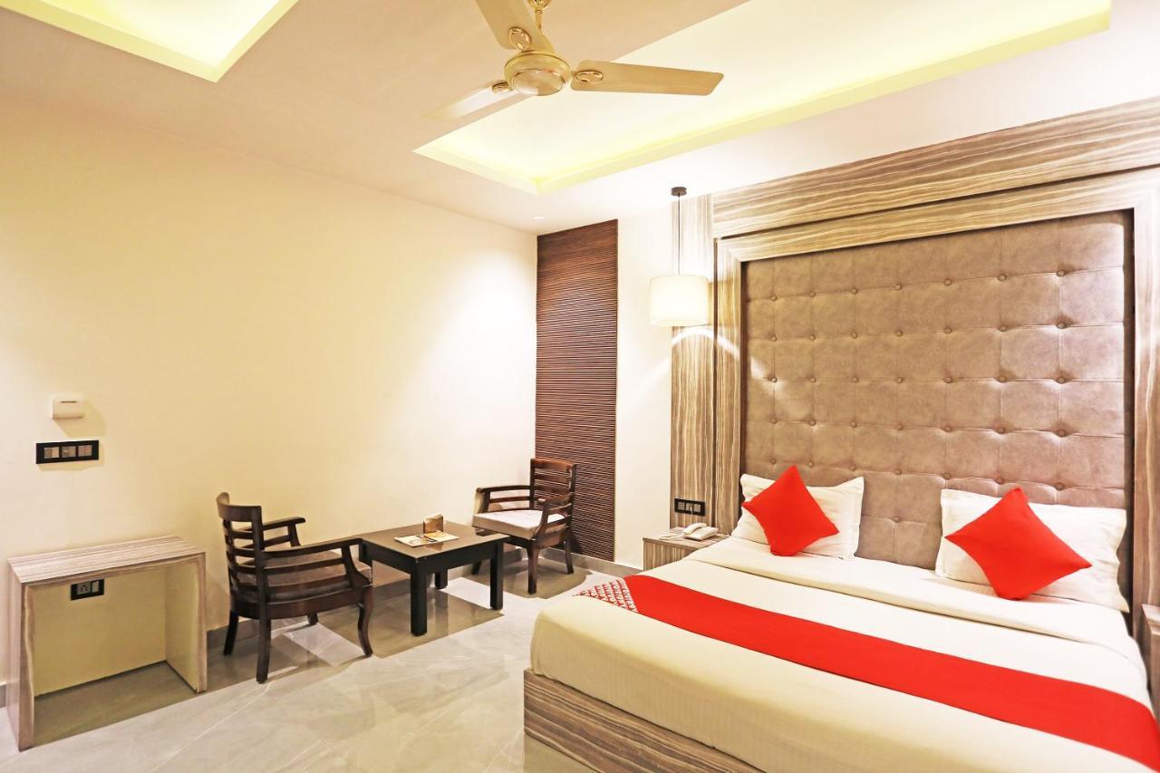 Fabhotel Ronald Inn Faridabad Exterior photo