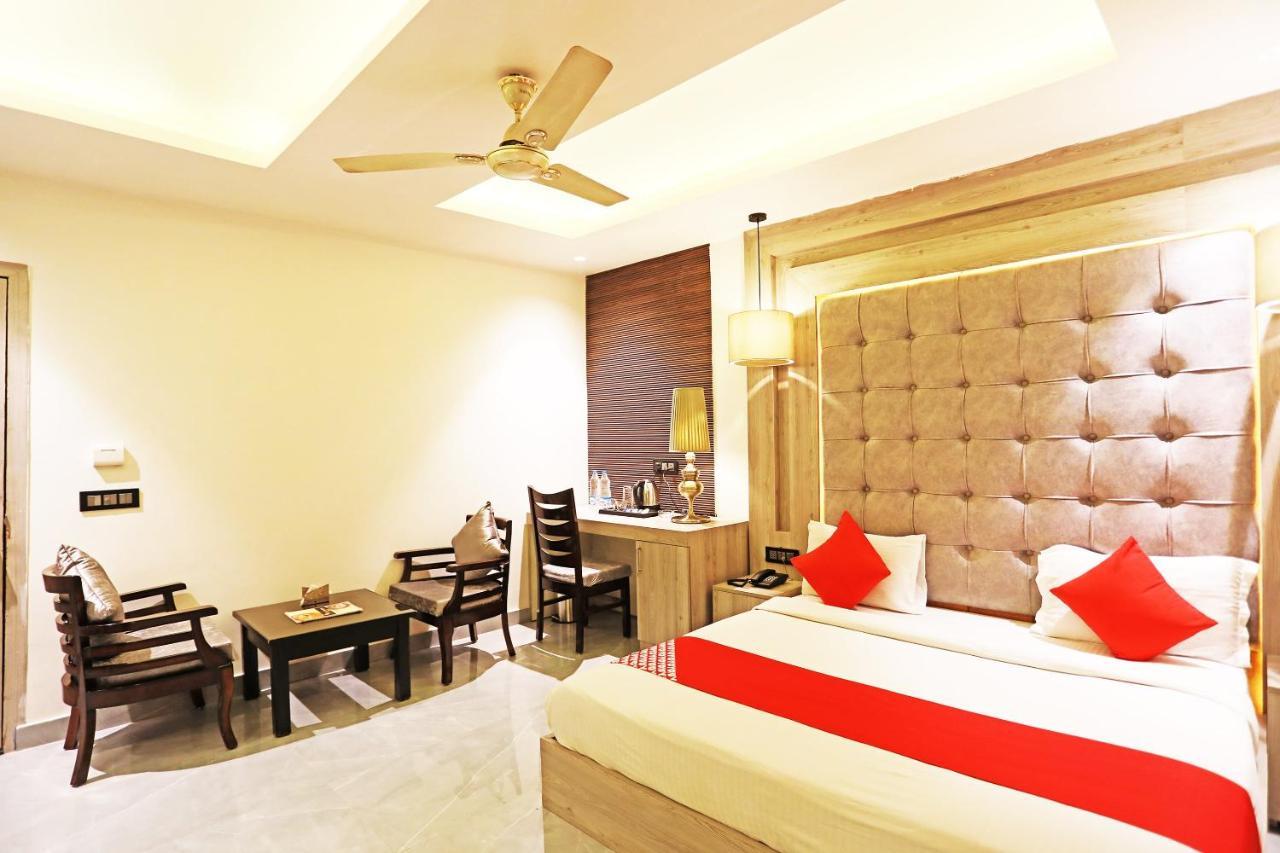 Fabhotel Ronald Inn Faridabad Exterior photo
