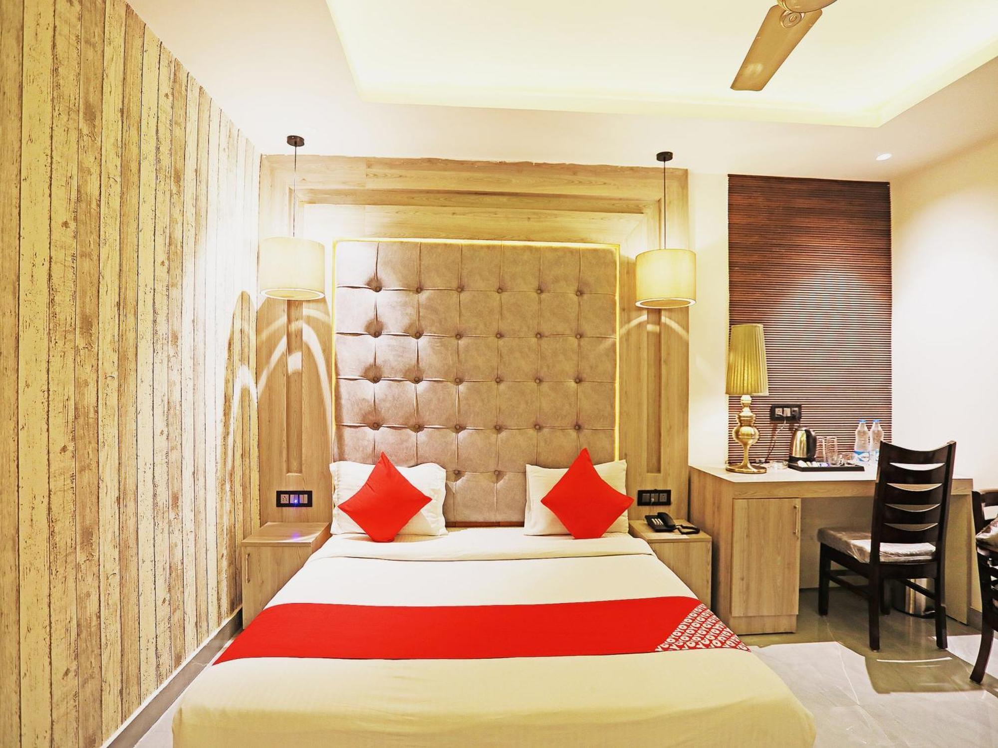 Fabhotel Ronald Inn Faridabad Exterior photo