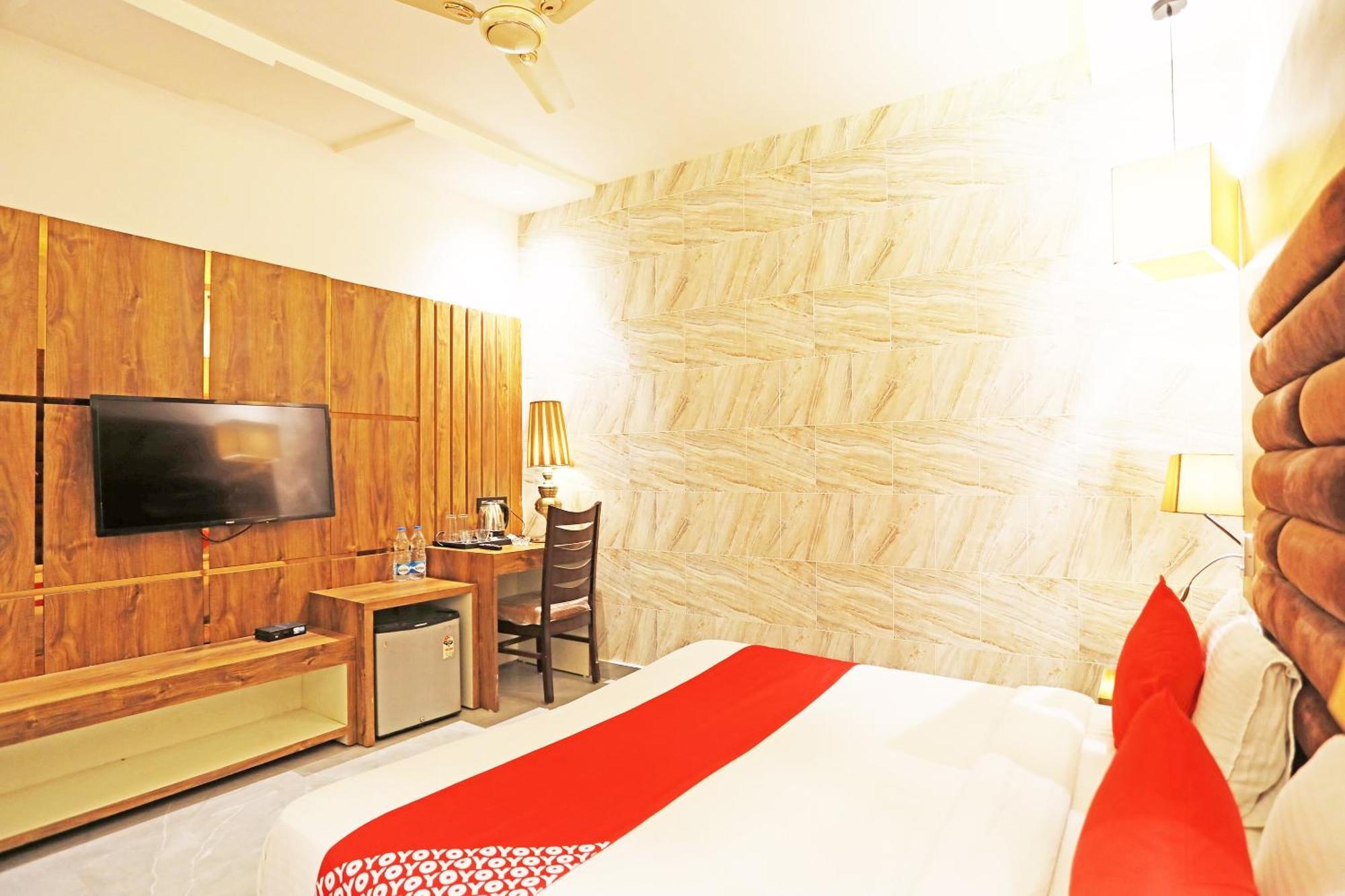 Fabhotel Ronald Inn Faridabad Exterior photo