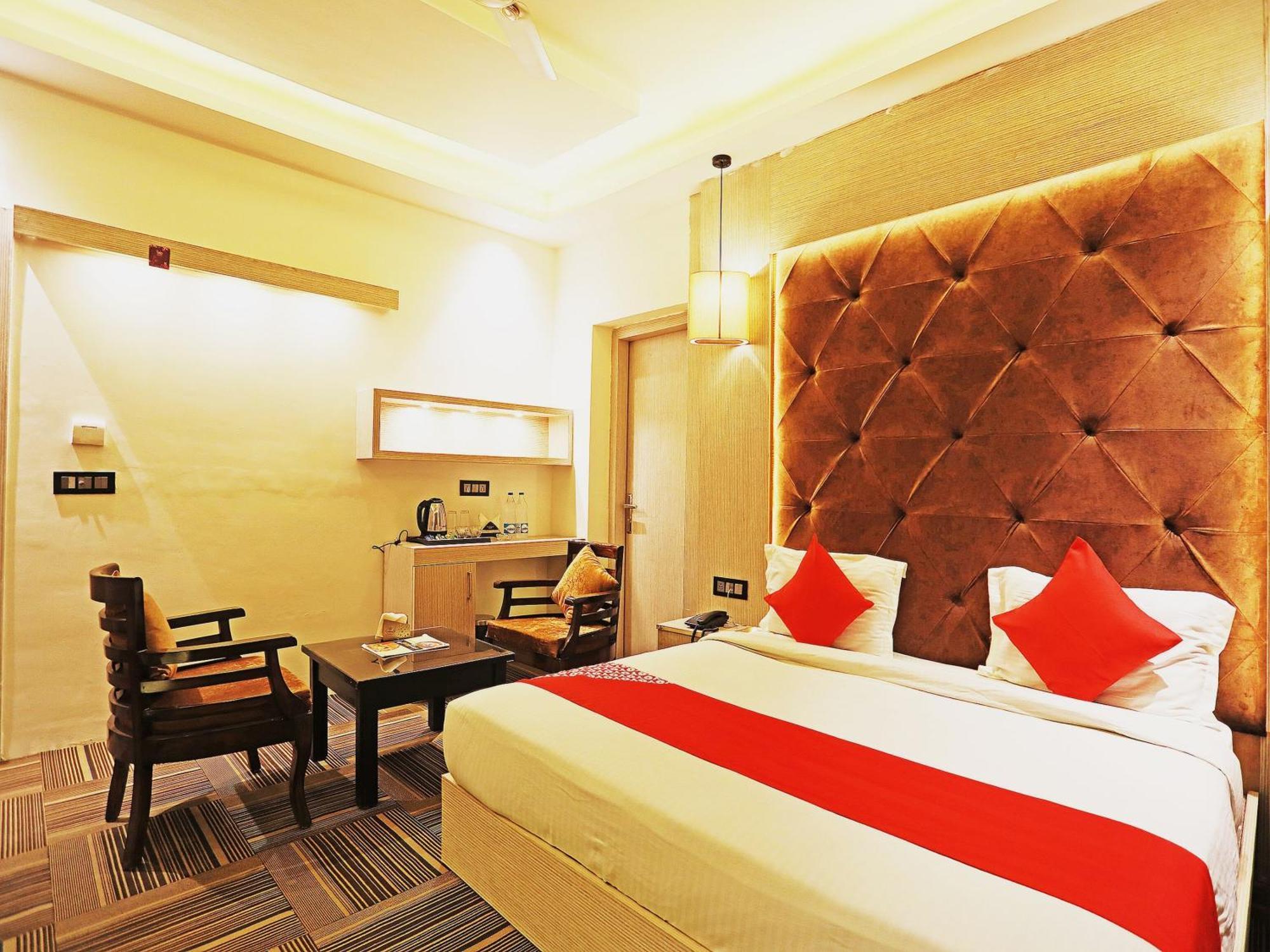 Fabhotel Ronald Inn Faridabad Exterior photo
