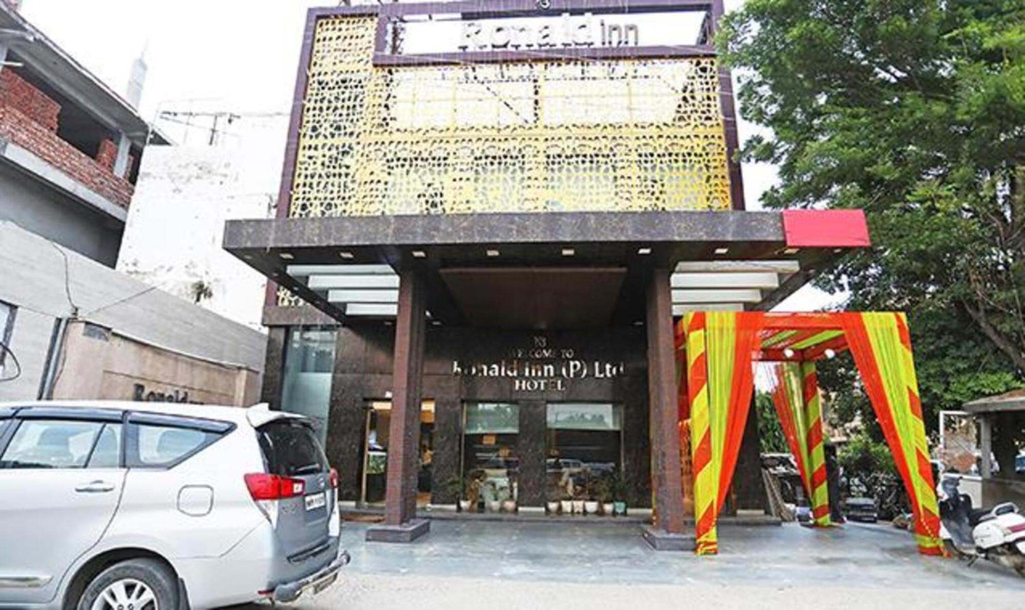 Fabhotel Ronald Inn Faridabad Exterior photo