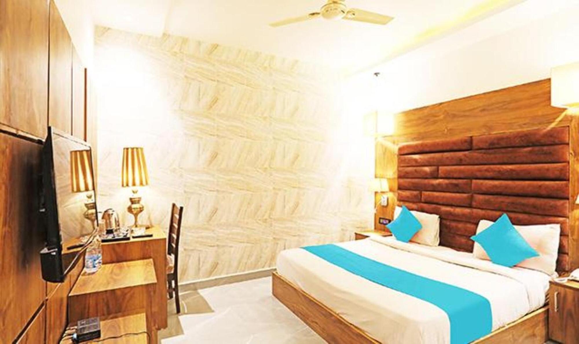 Fabhotel Ronald Inn Faridabad Exterior photo