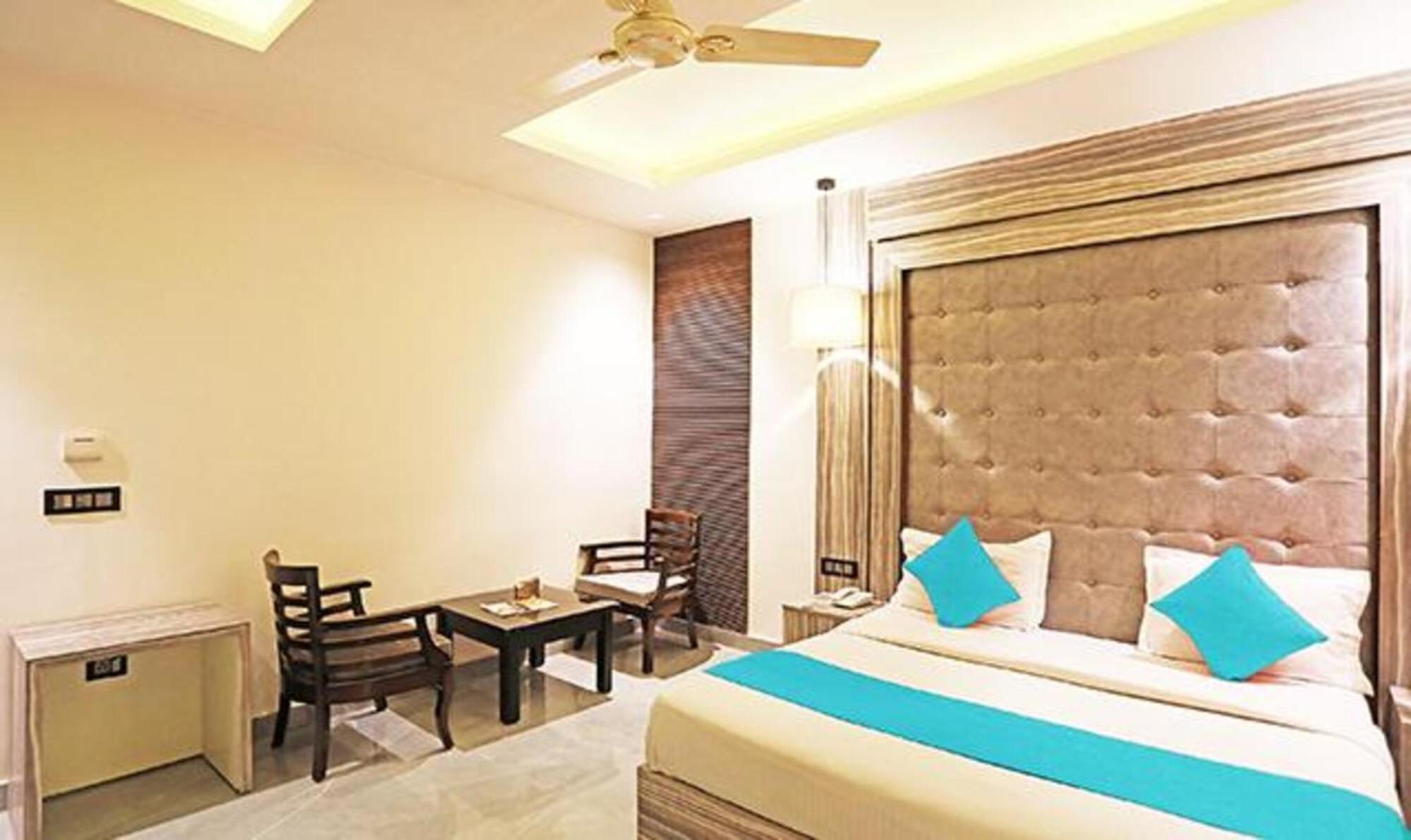 Fabhotel Ronald Inn Faridabad Exterior photo